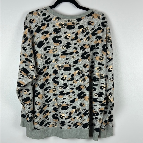 Secret Treasures Gray Leopard Print Top Sweater Size Large - Picture 9 of 9
